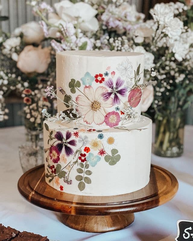 Floral decorated cake